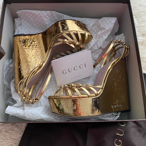 Gorgeous Gold Gucci platform wedges new - Picture 7 of 15